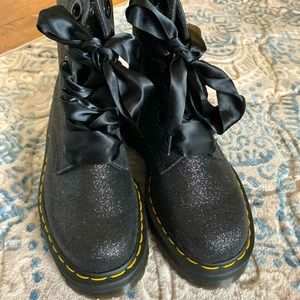 Dr.Marten’s MOLLY BLACK GLITTER Sz7